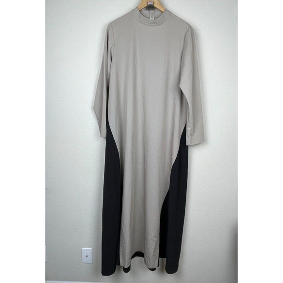 Elegant Two-Tone Maxi Dress - Picture 1 of 7